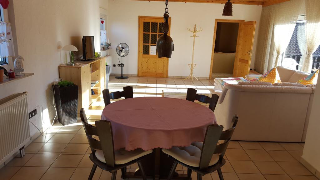 Ferienwohnung Weingut Leis Oestrich-Winkel Pokoj fotografie